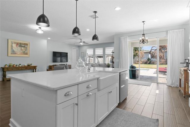 1689 CRANLEIGH DR, Winter Garden, FL 34787