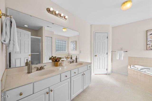 1004 Wild Sonnet Court, Apex, NC 27502