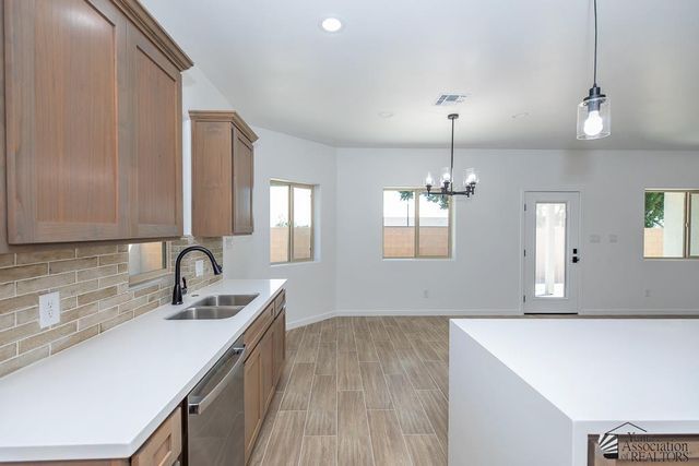 1603 S 43 Dr, Yuma, AZ 85364