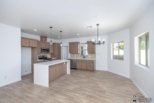 1603 S 43 Dr, Yuma, AZ 85364