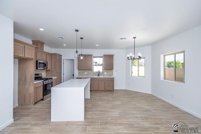 1603 S 43 Dr, Yuma, AZ 85364