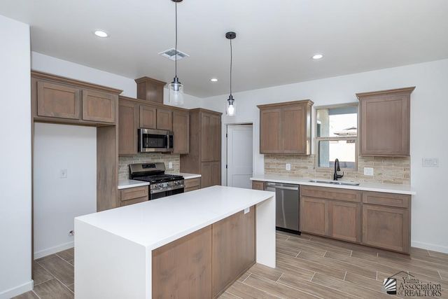 1603 S 43 Dr, Yuma, AZ 85364