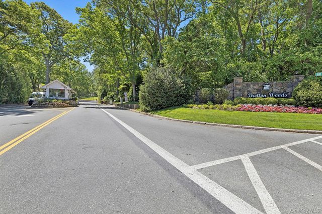 364 Woodland Court, Coram, NY 11727