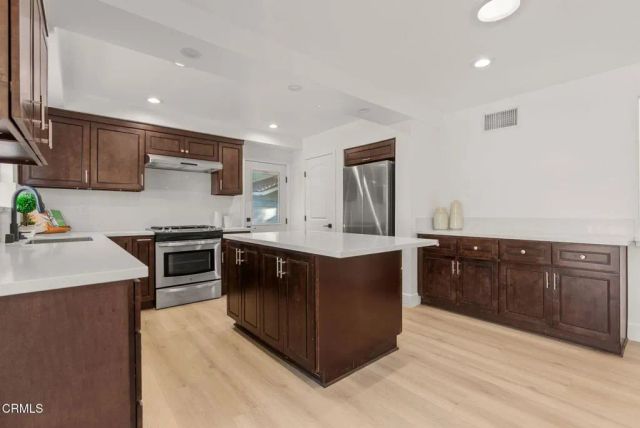 10856 Topeka Drive, Los Angeles, CA 91326