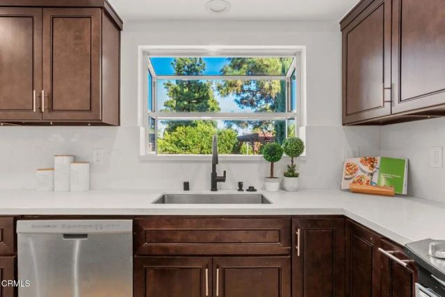 10856 Topeka Drive, Los Angeles, CA 91326