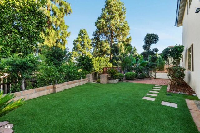 10856 Topeka Drive, Los Angeles, CA 91326