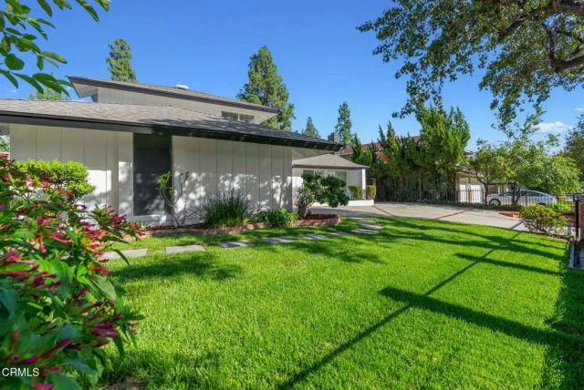 10856 Topeka Drive, Los Angeles, CA 91326