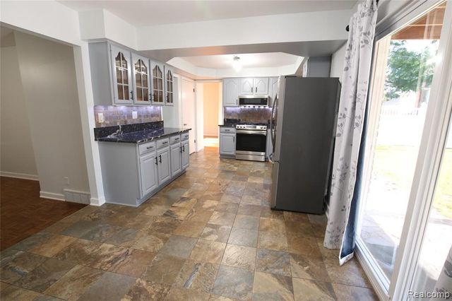 519 Berwyn Street, Dearborn Heights, MI 48127