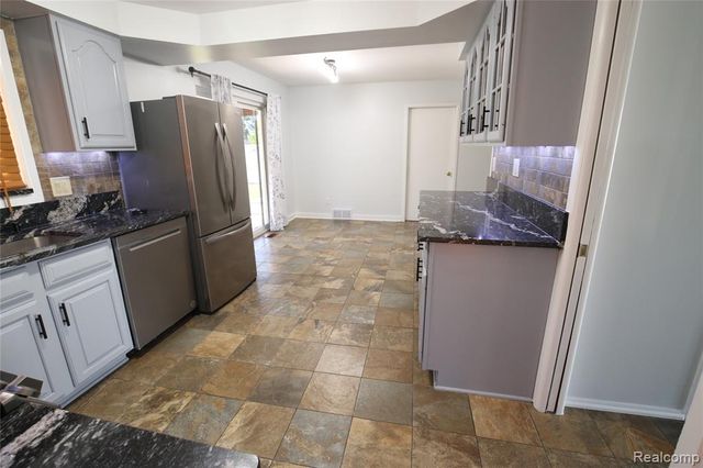 519 Berwyn Street, Dearborn Heights, MI 48127