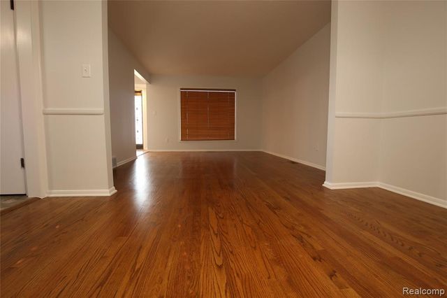 519 Berwyn Street, Dearborn Heights, MI 48127
