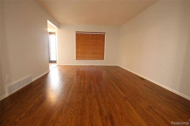 519 Berwyn Street, Dearborn Heights, MI 48127