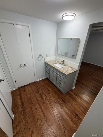 519 Berwyn Street, Dearborn Heights, MI 48127