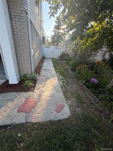 519 Berwyn Street, Dearborn Heights, MI 48127