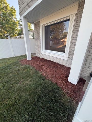 519 Berwyn Street, Dearborn Heights, MI 48127