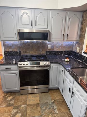 519 Berwyn Street, Dearborn Heights, MI 48127