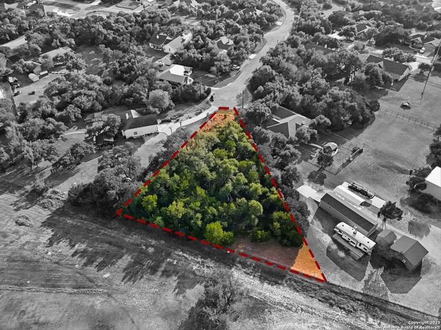 1371 Four Winds, Canyon Lake, TX 78133