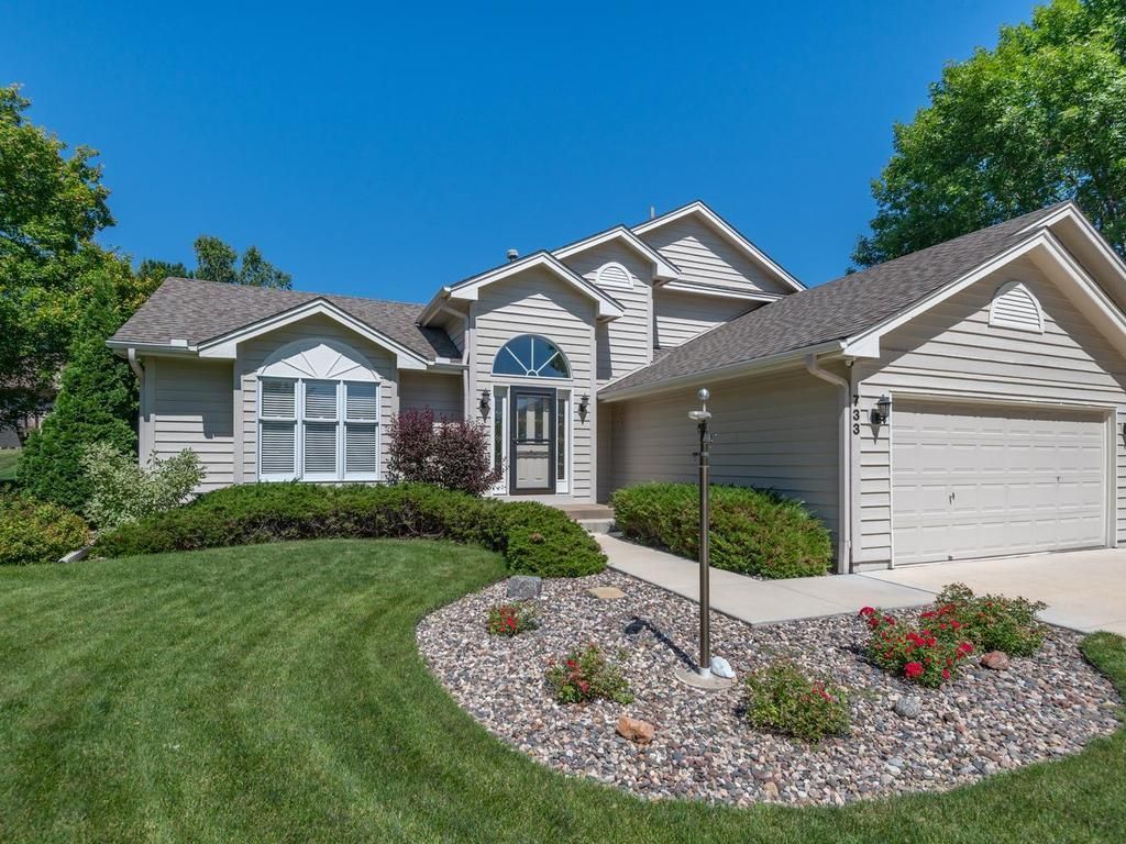 733 Ashley Drive, Chaska, MN 55318 — photo 2