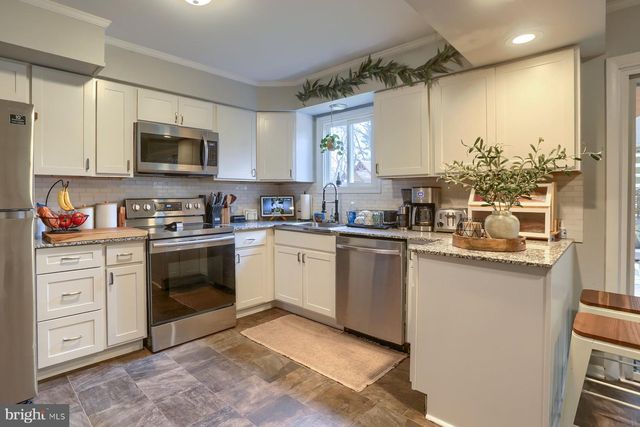 15 HIGHLAND CIR, Etters, PA 17319