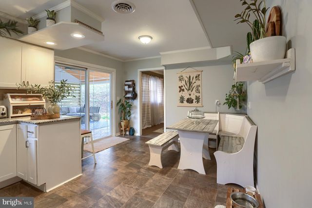 15 HIGHLAND CIR, Etters, PA 17319