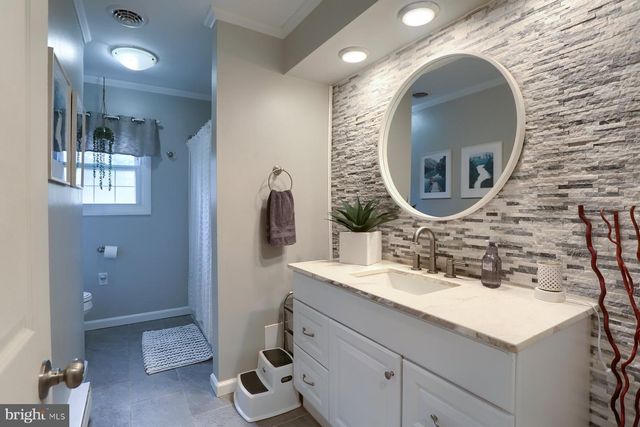 15 HIGHLAND CIR, Etters, PA 17319