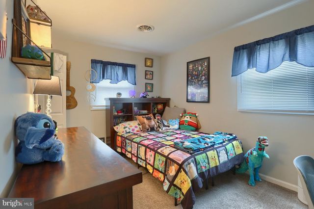 15 HIGHLAND CIR, Etters, PA 17319