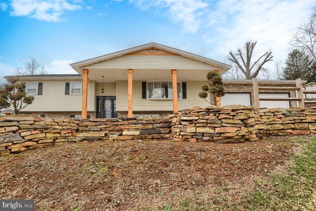 15 HIGHLAND CIR, Etters, PA 17319