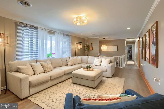 15 HIGHLAND CIR, Etters, PA 17319