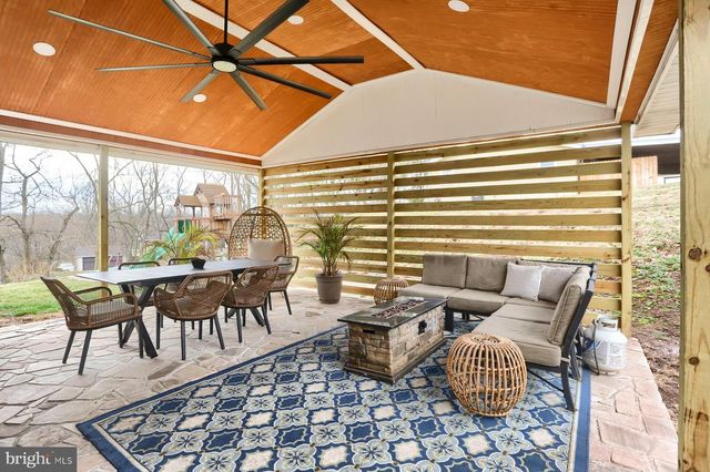 15 HIGHLAND CIR, Etters, PA 17319