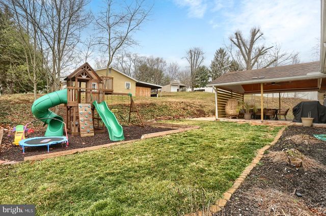 15 HIGHLAND CIR, Etters, PA 17319