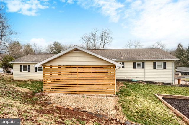 15 HIGHLAND CIR, Etters, PA 17319