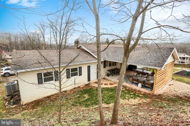 15 HIGHLAND CIR, Etters, PA 17319