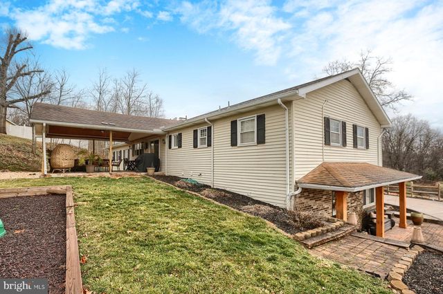 15 HIGHLAND CIR, Etters, PA 17319