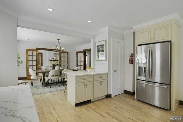 206 Lakeview Avenue, Leonia, NJ 07605