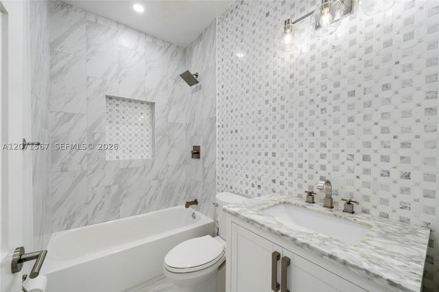1855 Hidden Trail Ln, Weston, FL 33327