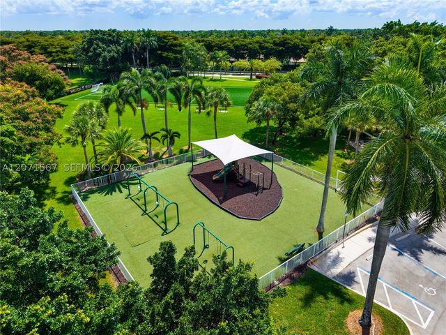 1855 Hidden Trail Ln, Weston, FL 33327