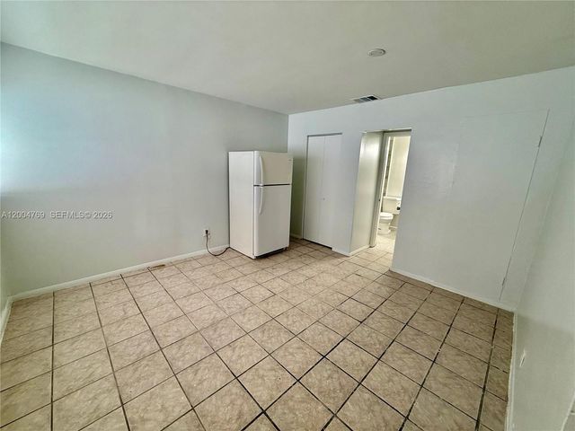 220 NE 41st St 4, Oakland Park, FL 33334