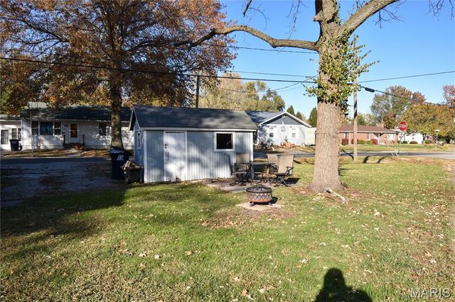 619 E Main Street, Staunton, IL 62088