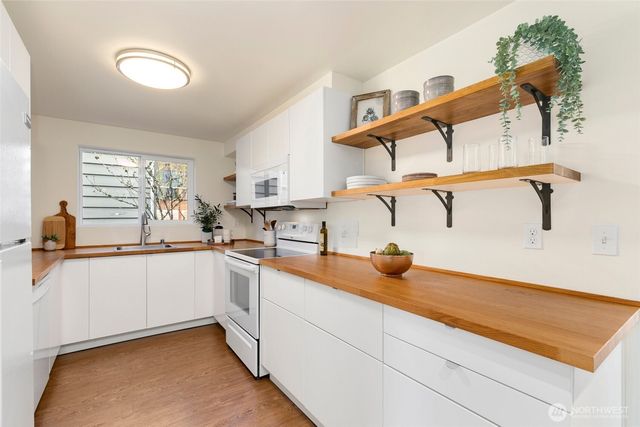 6226 44th Avenue NE, Seattle, WA 98115