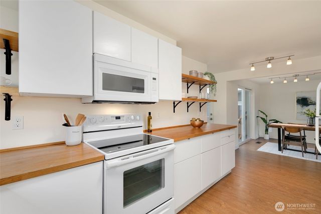 6226 44th Avenue NE, Seattle, WA 98115