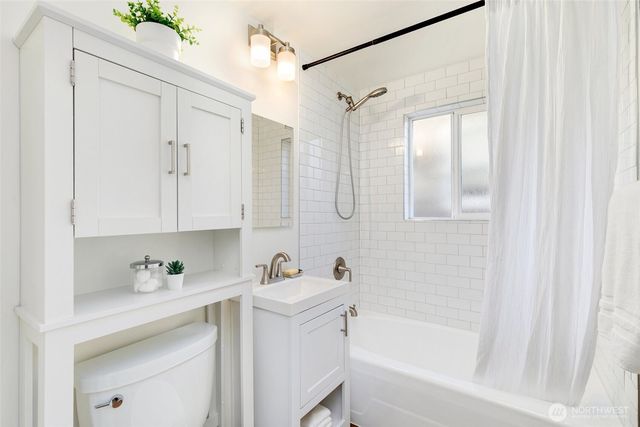 6226 44th Avenue NE, Seattle, WA 98115