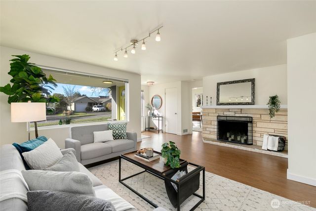 6226 44th Avenue NE, Seattle, WA 98115