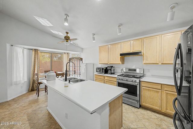 4625 E LAVENDER Lane, Phoenix, AZ 85044