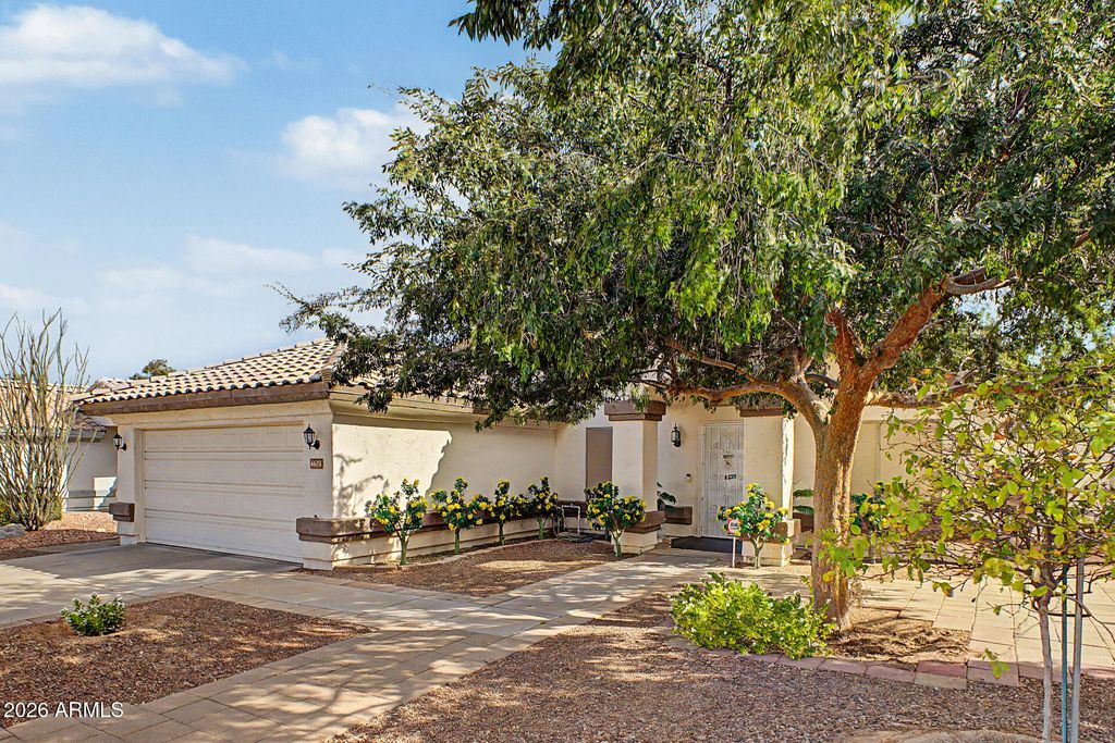4625 E LAVENDER Lane, Phoenix, AZ 85044 — photo 4