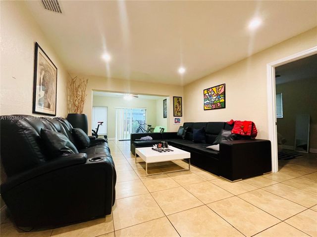 1761 NW 27th Ter, Fort Lauderdale, FL 33311