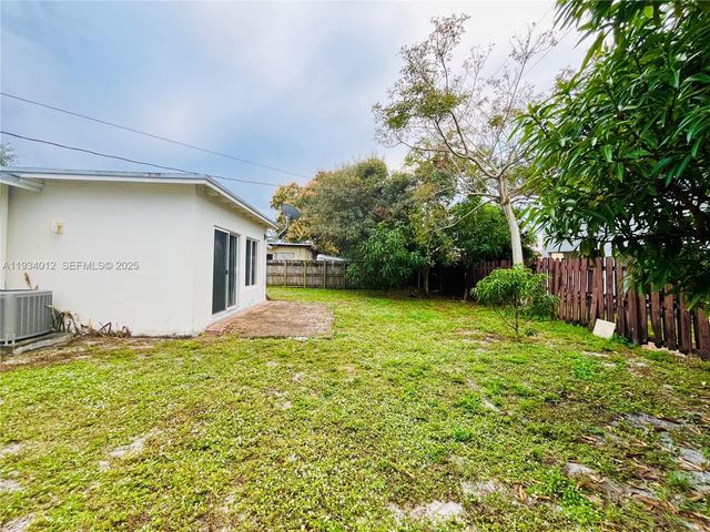 1761 NW 27th Ter, Fort Lauderdale, FL 33311