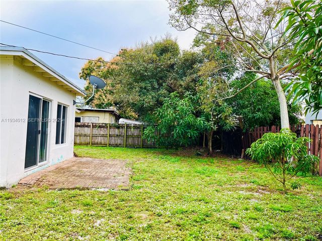 1761 NW 27th Ter, Fort Lauderdale, FL 33311