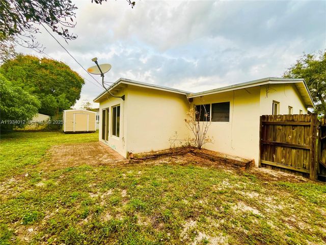 1761 NW 27th Ter, Fort Lauderdale, FL 33311