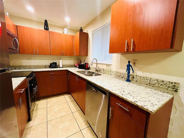 1761 NW 27th Ter, Fort Lauderdale, FL 33311