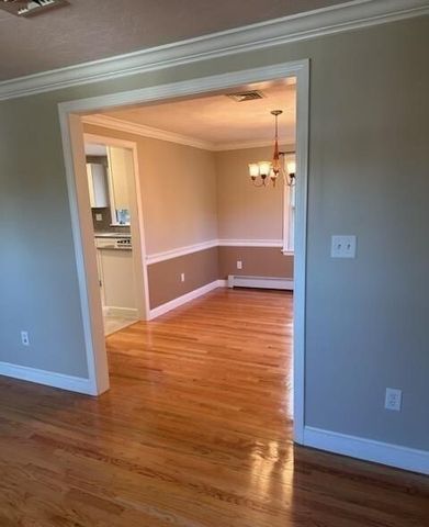 202 Dale St, Waltham, MA 02451