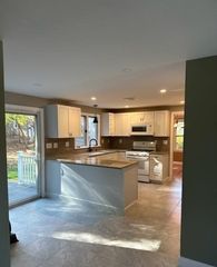 202 Dale St, Waltham, MA 02451